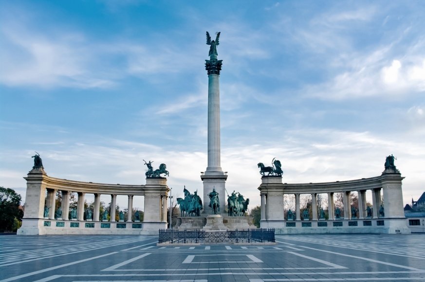 A Hősök Tere nagy népszerűségnek örvend a turisták körében.