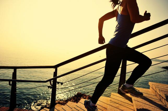 A mozgás javítja az egészségi állapotunkat.